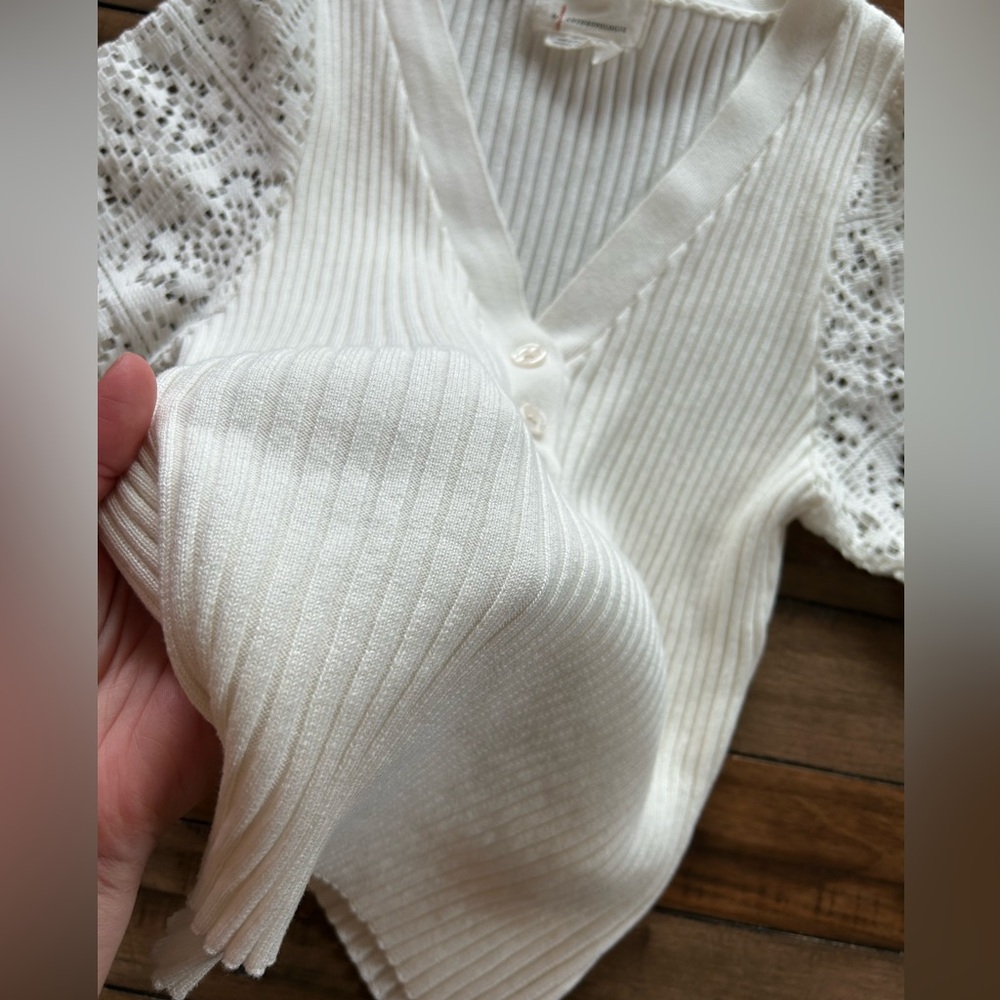 White Lace-Sleeve V-Neck Ribbed Sweater - Picture 10 of 12